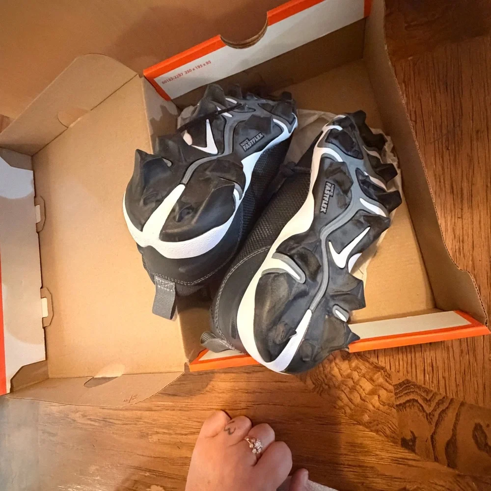 Nike tags white youth